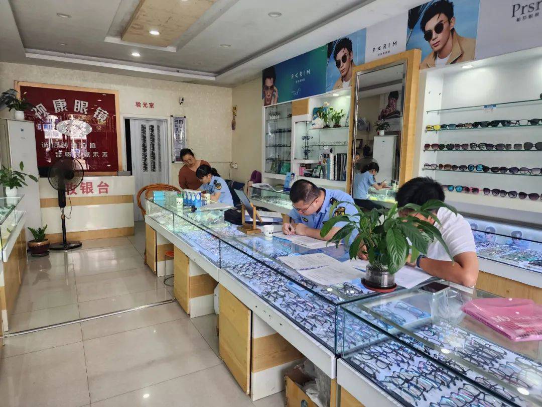 無證銷售隱形眼鏡護理液？立案查處！